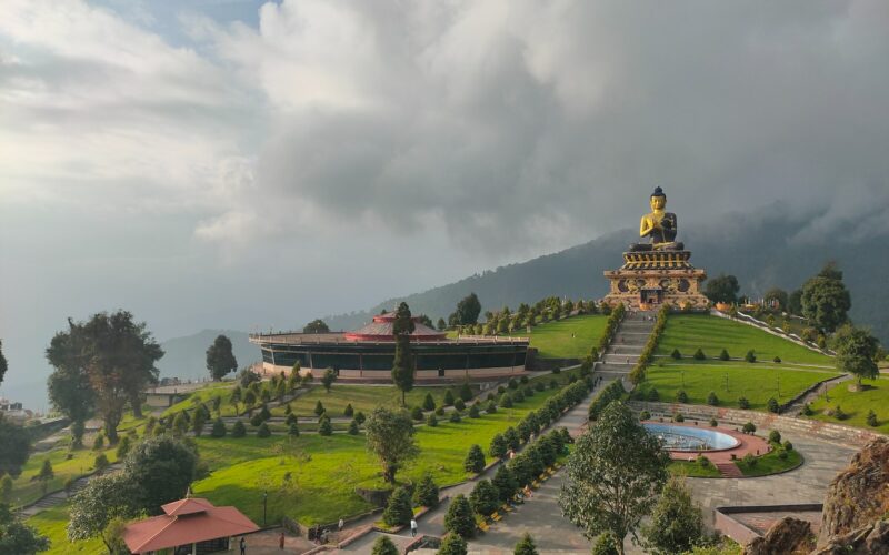 buddha statue during daytime